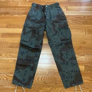 Vintage camouflage pants 💚🖤